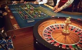 Starburst slot game interface showing five reels and gemstone symbols on mabar69 slot